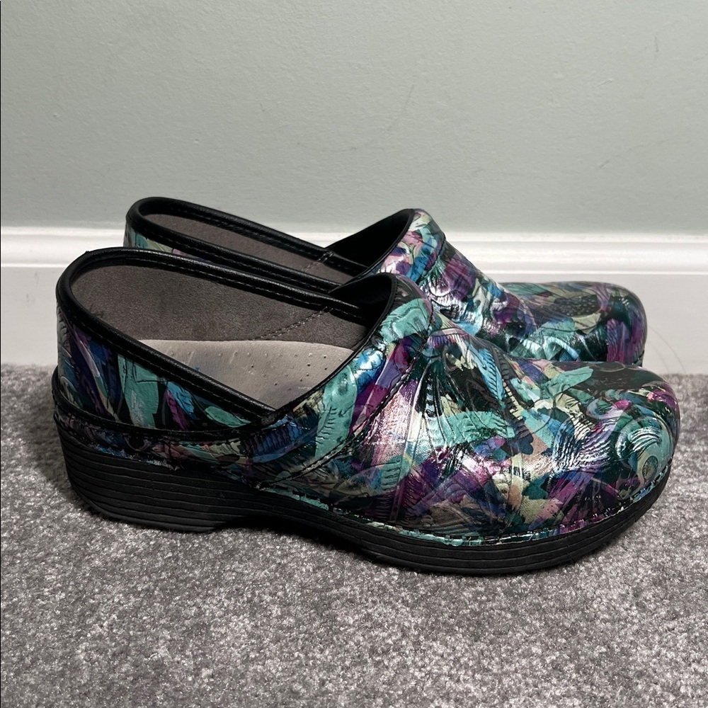 Dansko LT Pro Patent Tooled Watercolor Clogs size 7.5